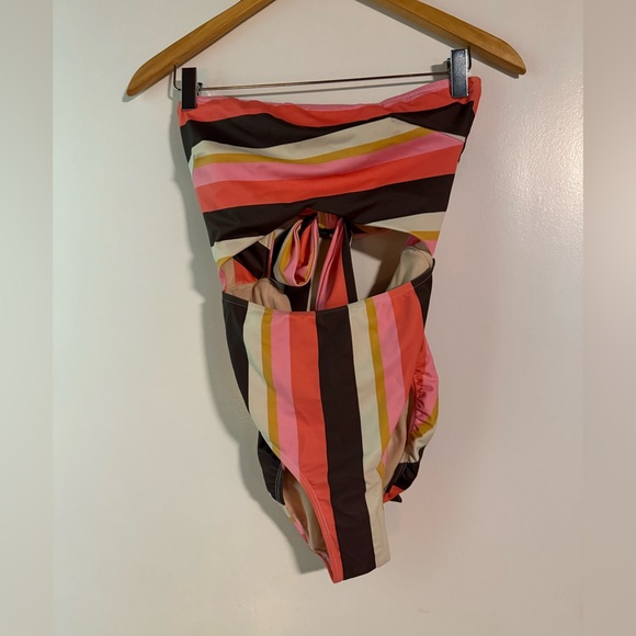 Albion Fit Striped Multicolor Women's Shorts Size S - Picture 1 of 3